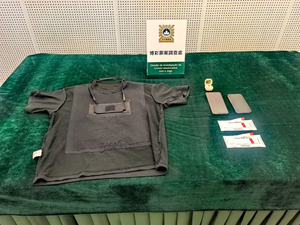 澳门赌场直播作弊案：两内地男子涉嫌改装衣物远程操控投注被捕