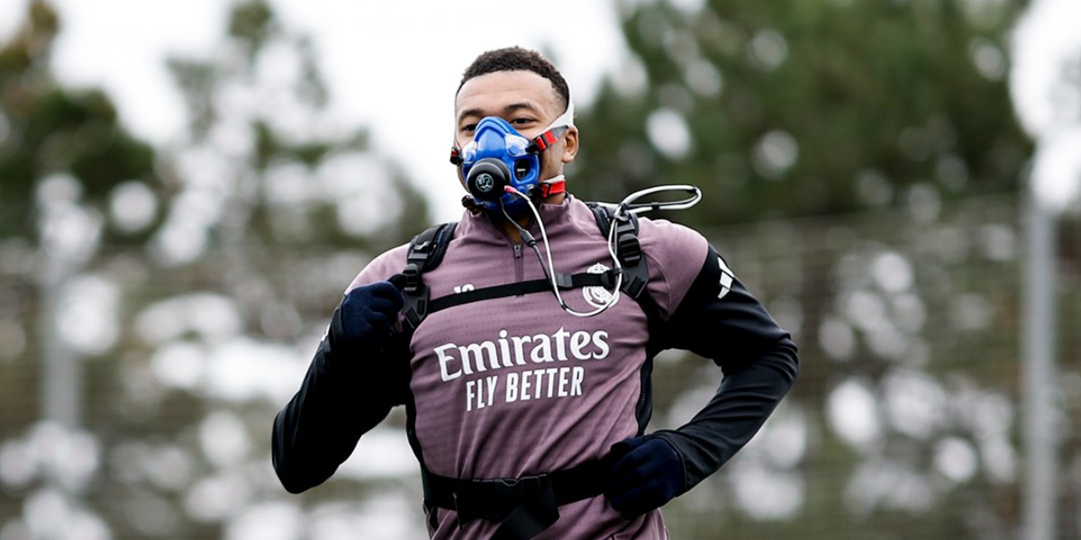 瓦伦西亚vs皇马：西甲第23轮生死战，榜首与保级之争