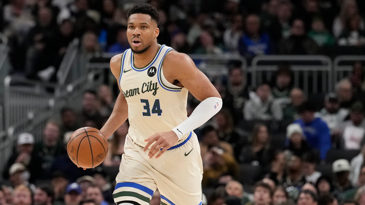 雄鹿崩盘!字母哥复出难救主,季后赛悬了,管理层决策引争议 雄鹿崩盘!字母哥复出难救主,季后赛悬了,管理层决策引争议