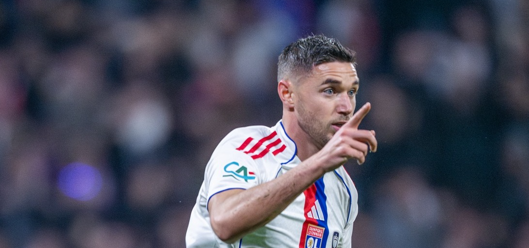 法甲焦点战：里昂主场迎战巴黎，欧冠席位与保级之争