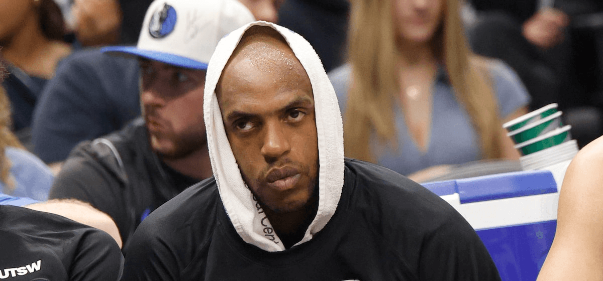 独行侠米德尔顿怒扔牙套,联盟重罚2.5万美元 独行侠米德尔顿怒扔牙套,联盟重罚2.5万美元