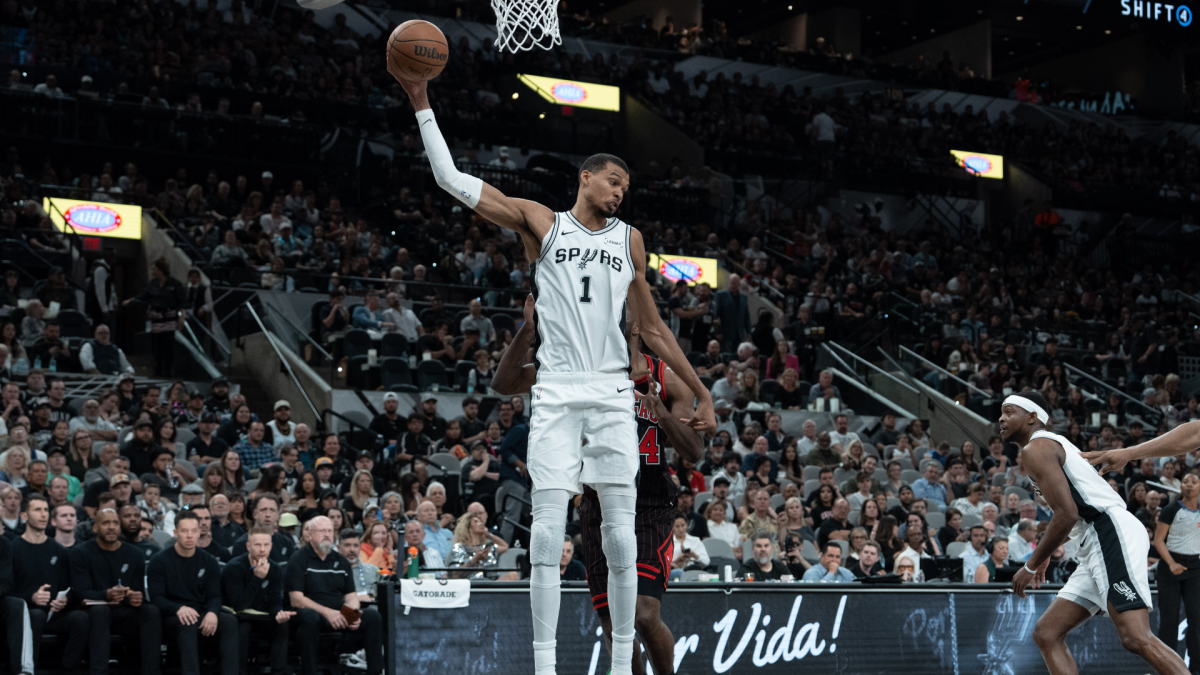 NBA MVP之争:文班亚马如何用防守颠覆传统评选标准 NBA MVP之争:文班亚马如何用防守颠覆传统评选标准