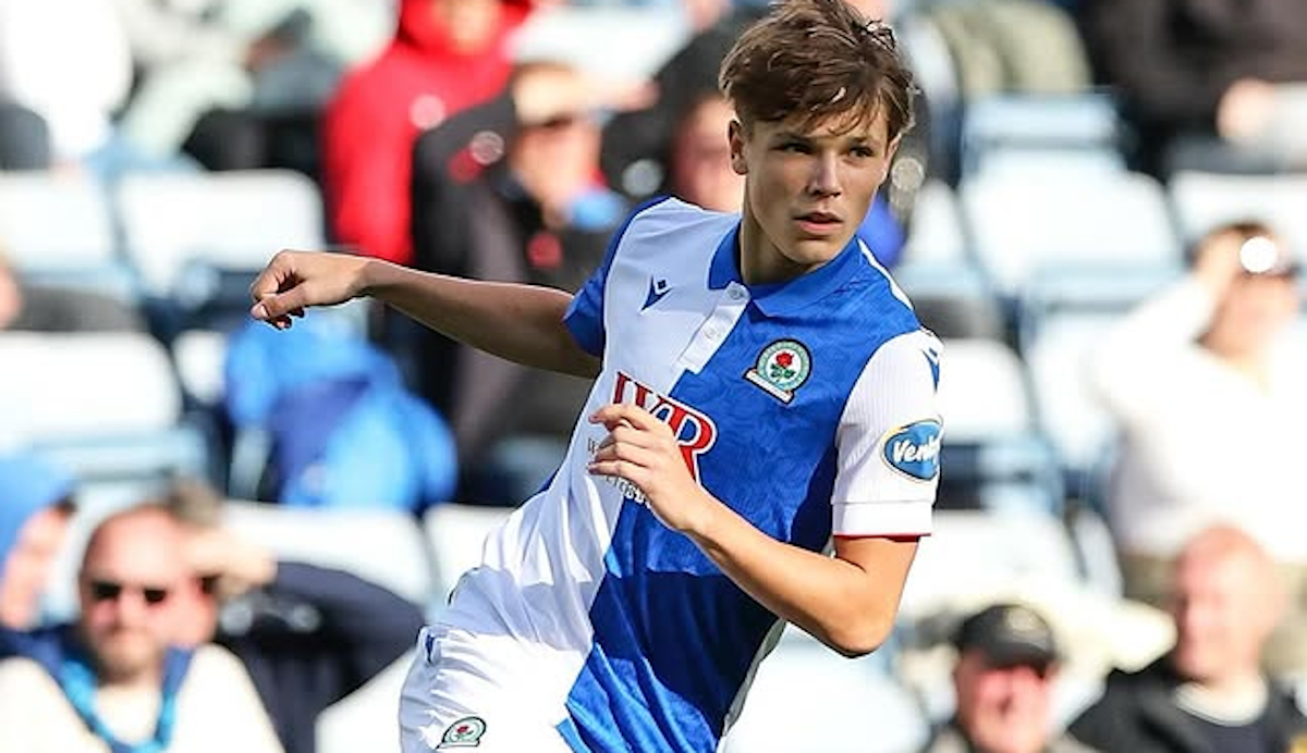 曼联阿森纳冬窗争抢17岁天才前锋：布莱克本新星成焦点