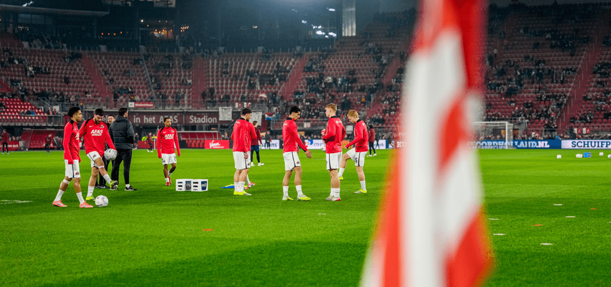 荷甲焦点战：PSV主场迎战AZ，榜首大战悬念几何？