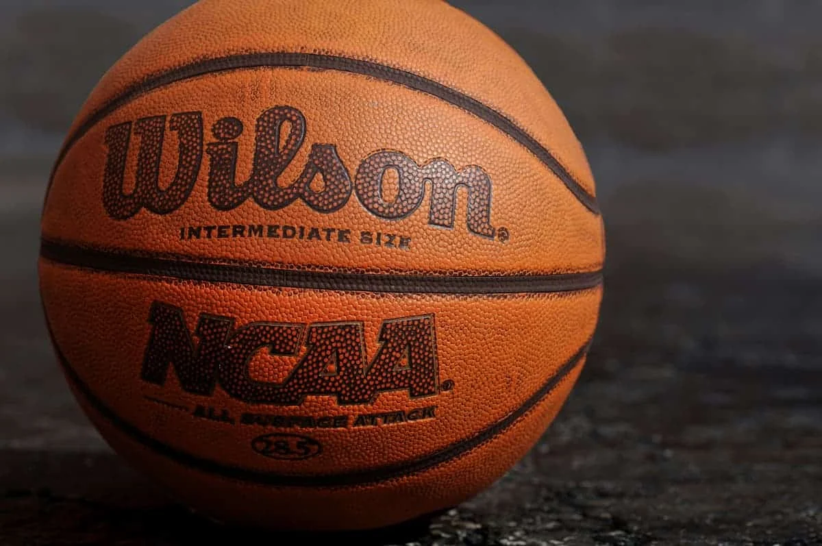 NCAA重磅:前大学球员西蒙斯因假球被终身禁赛,牵出NBA丑闻 NCAA重磅:前大学球员西蒙斯因假球被终身禁赛,牵出NBA丑闻