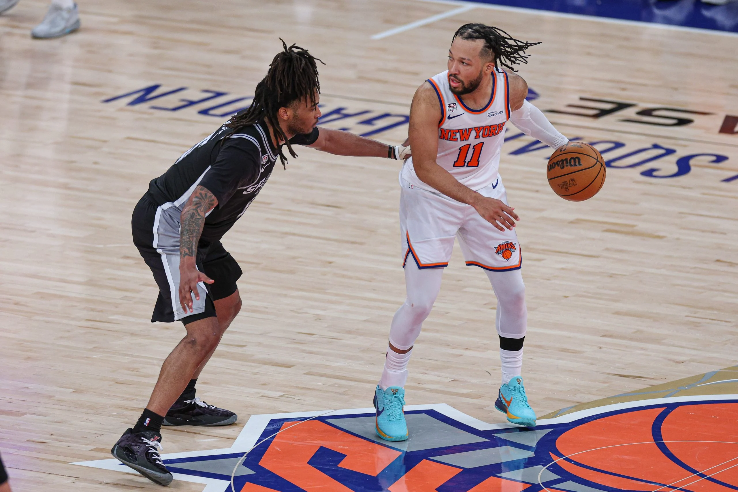 2026 NBA总决赛G4：尼克斯马刺关键战，布伦森与文班亚马谁主沉浮？
